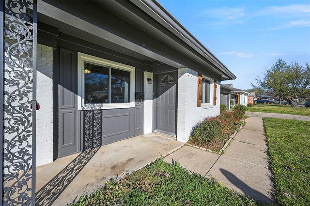 5421 Greenwood Way, North Richland Hills, TX 76180