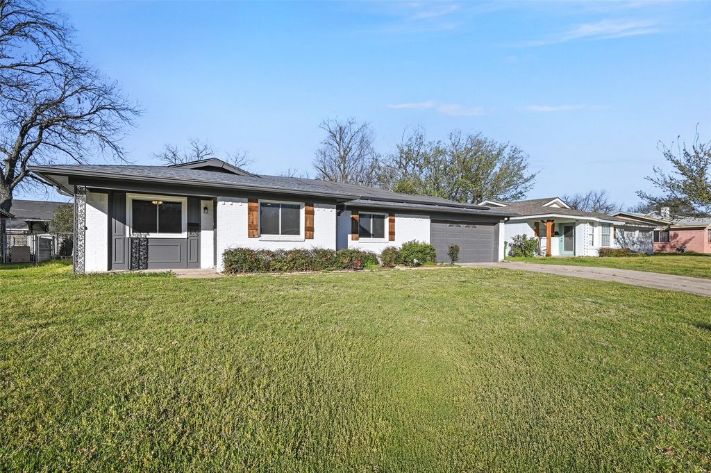 5421 Greenwood Way, North Richland Hills, TX 76180