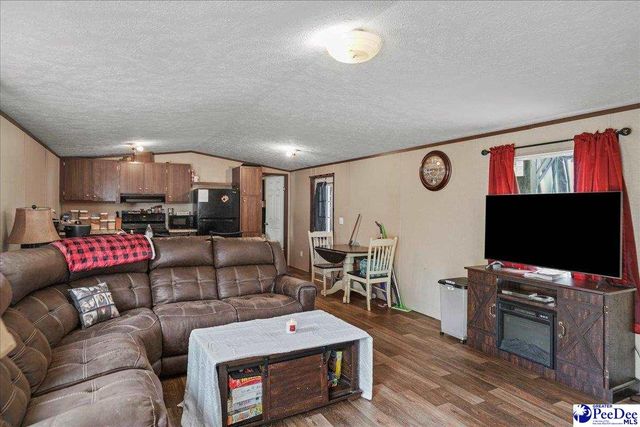 6909 Candy Buck Ln, Effingham, SC 29541