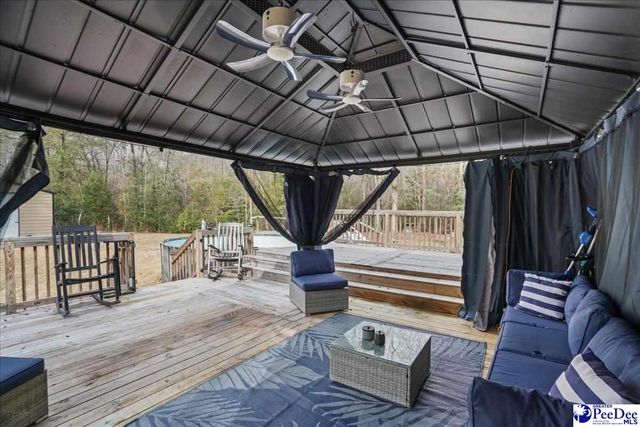 6909 Candy Buck Ln, Effingham, SC 29541