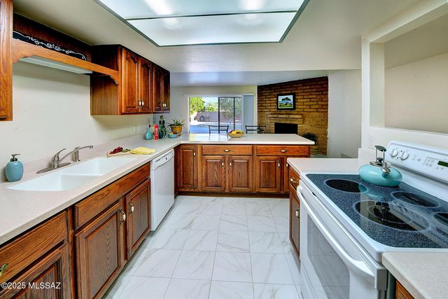 3040 N Conestoga Avenue, Tucson, AZ 85749