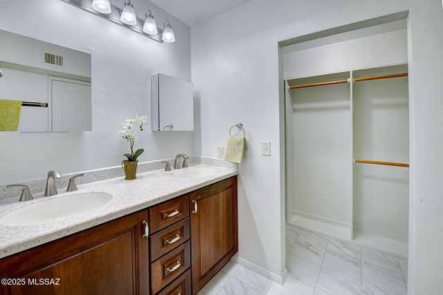 3040 N Conestoga Avenue, Tucson, AZ 85749