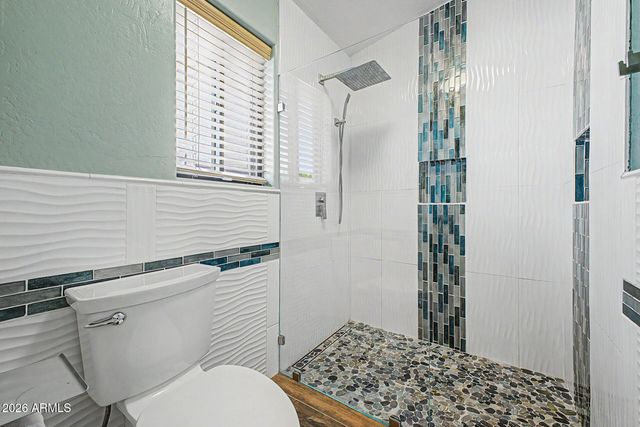 802 E ROBERTS Road, Phoenix, AZ 85022