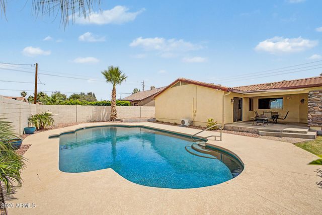 802 E ROBERTS Road, Phoenix, AZ 85022