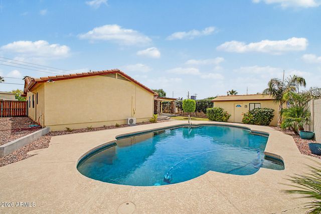 802 E ROBERTS Road, Phoenix, AZ 85022