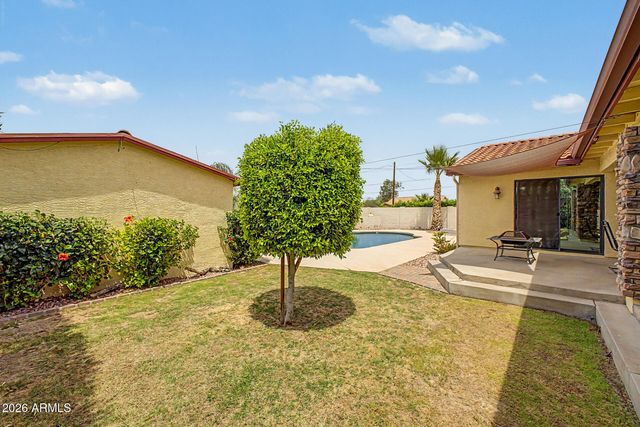 802 E ROBERTS Road, Phoenix, AZ 85022
