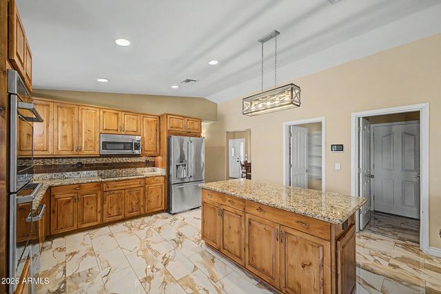 802 E ROBERTS Road, Phoenix, AZ 85022