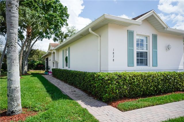1838 Oak Grove Court, Vero Beach, FL 32966
