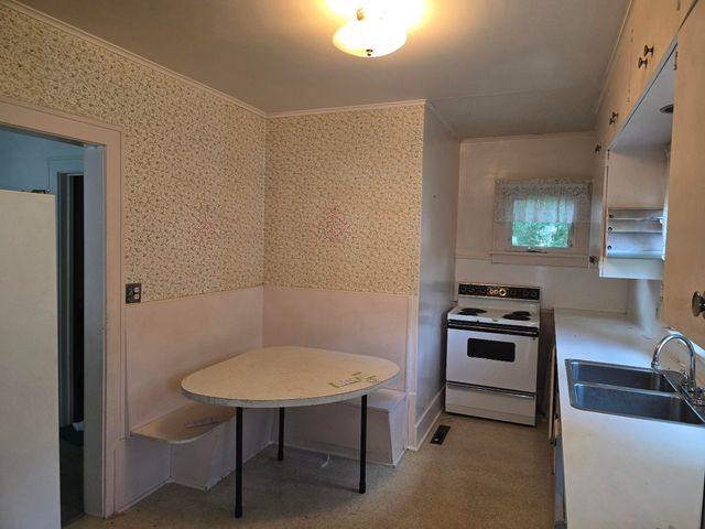 743 N Saginaw Street, Owosso, MI 48867