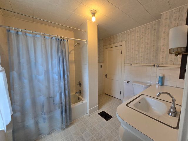 743 N Saginaw Street, Owosso, MI 48867