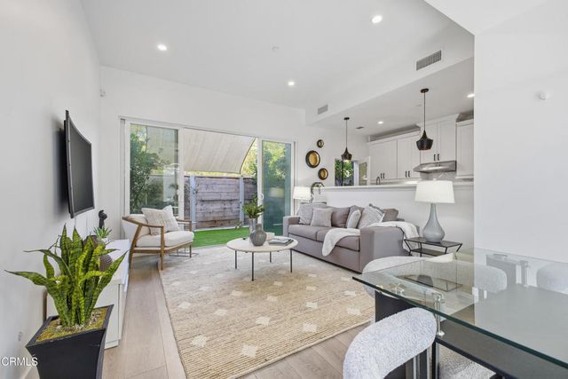 206 N Moore Avenue E, Monterey Park, CA 91754
