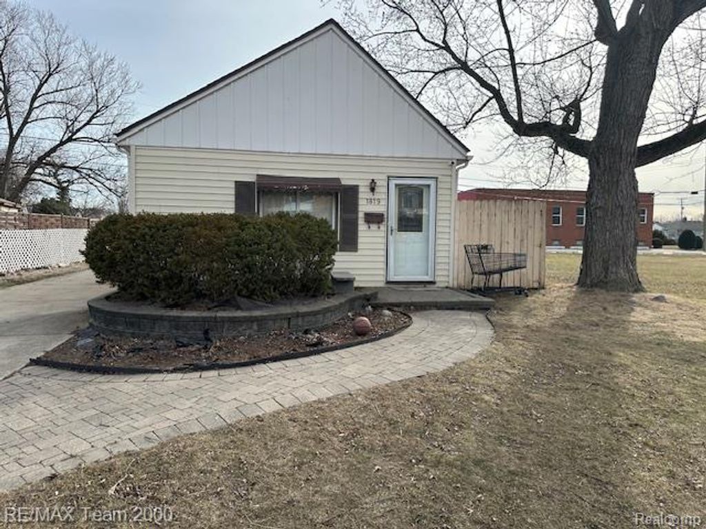 1819 Goddard Road, Lincoln Park, MI 48146