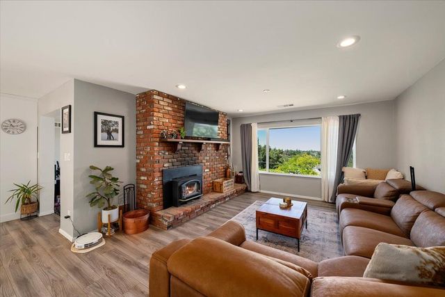 1764 Country Club Dr, Placerville, CA 95667