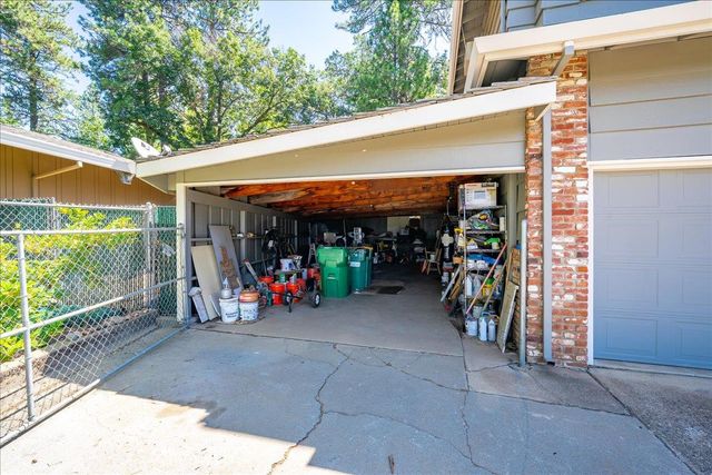 1764 Country Club Dr, Placerville, CA 95667