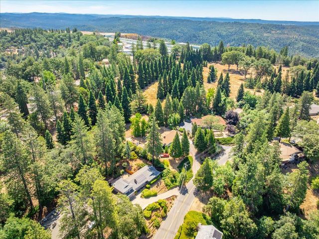 1764 Country Club Dr, Placerville, CA 95667