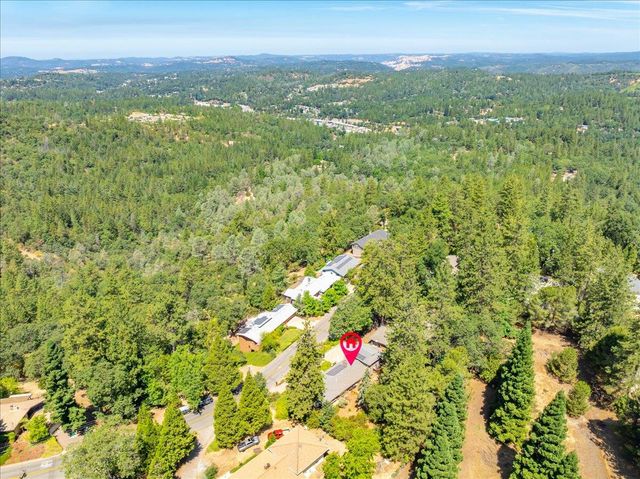 1764 Country Club Dr, Placerville, CA 95667