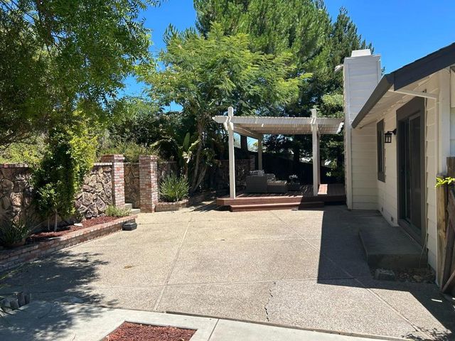 23005 Standing Oak Court, Cupertino, CA 95014