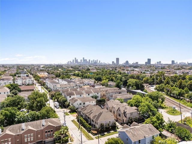2112 Sherwin Street, Houston, TX 77007