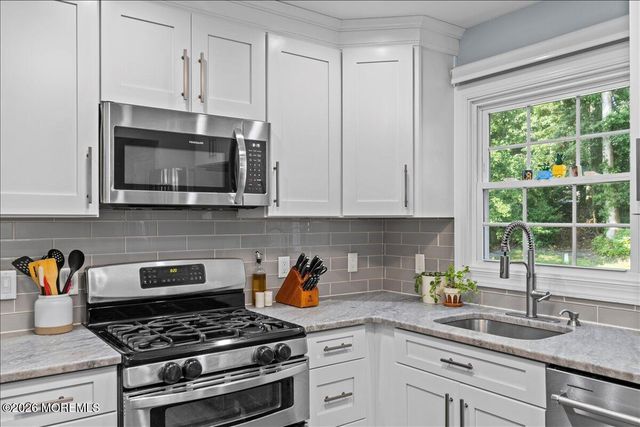 832 Bartlett Place, Toms River, NJ 08753