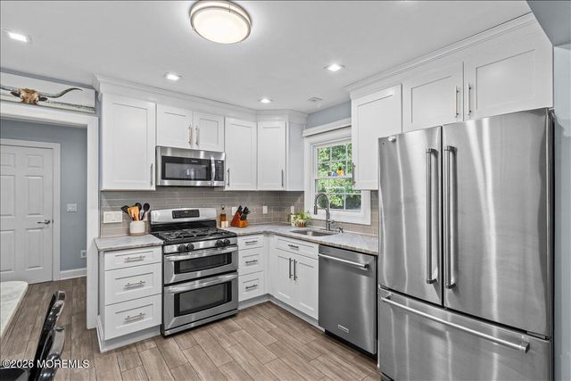 832 Bartlett Place, Toms River, NJ 08753