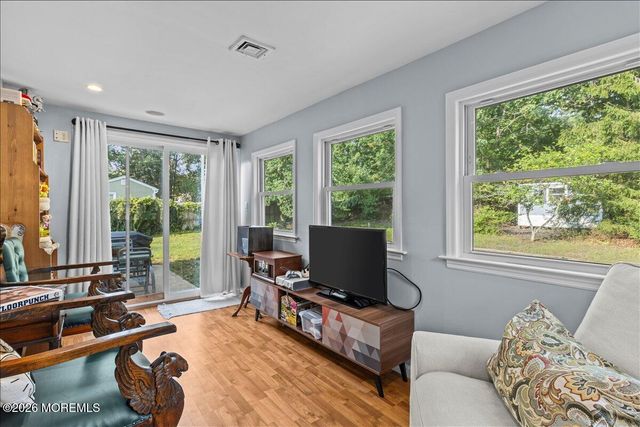 832 Bartlett Place, Toms River, NJ 08753