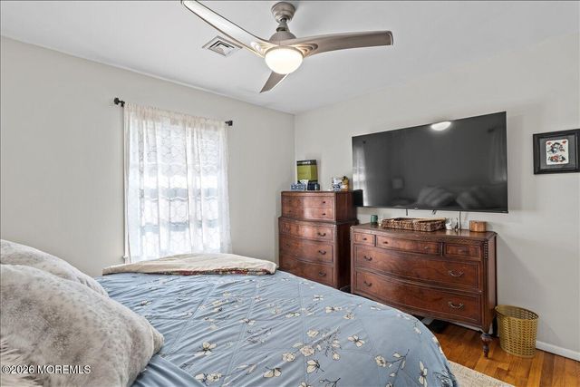 832 Bartlett Place, Toms River, NJ 08753