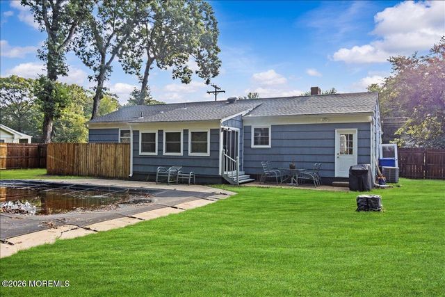 832 Bartlett Place, Toms River, NJ 08753