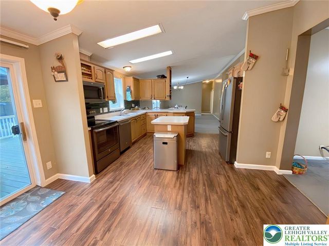 29 Hollyberry Lane, Penn Forest Township, PA 18229