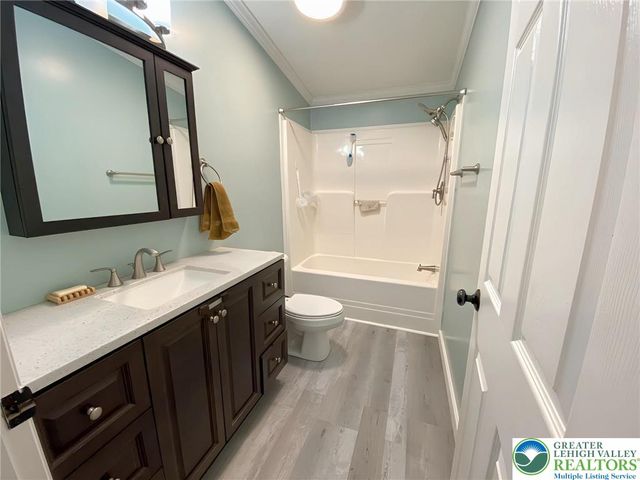 29 Hollyberry Lane, Penn Forest Township, PA 18229