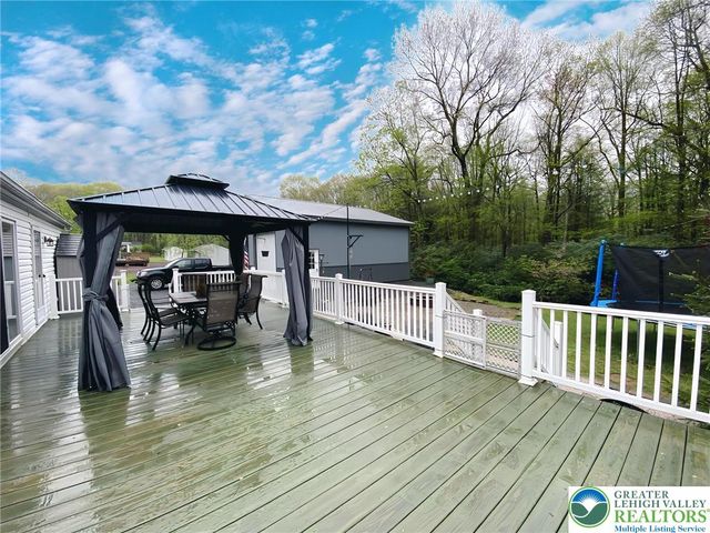 29 Hollyberry Lane, Penn Forest Township, PA 18229