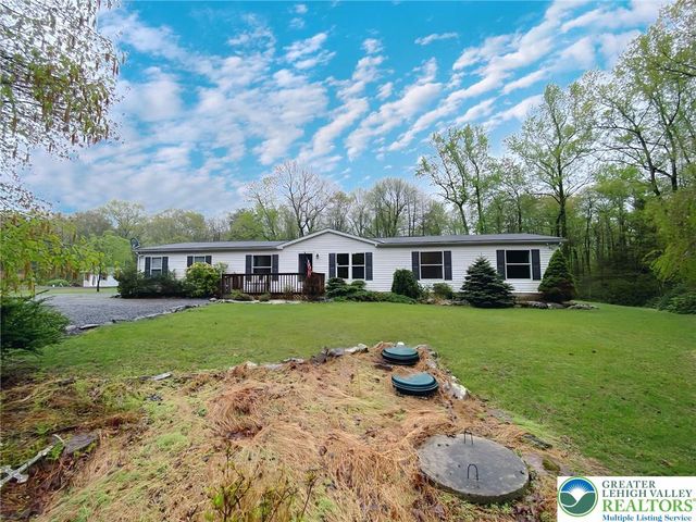 29 Hollyberry Lane, Penn Forest Township, PA 18229