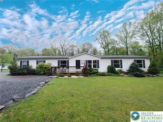 29 Hollyberry Lane, Penn Forest Township, PA 18229