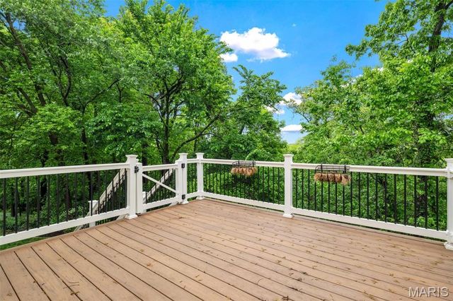 157 Spring Leigh Court, Ballwin, MO 63011