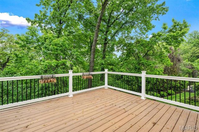 157 Spring Leigh Court, Ballwin, MO 63011
