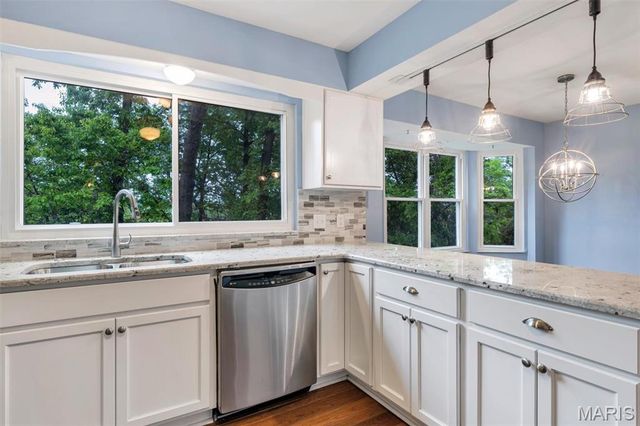 157 Spring Leigh Court, Ballwin, MO 63011