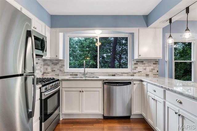 157 Spring Leigh Court, Ballwin, MO 63011