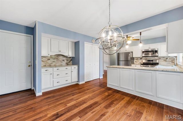 157 Spring Leigh Court, Ballwin, MO 63011