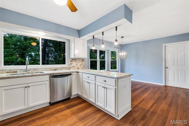 157 Spring Leigh Court, Ballwin, MO 63011