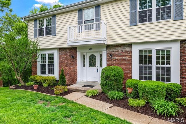 157 Spring Leigh Court, Ballwin, MO 63011