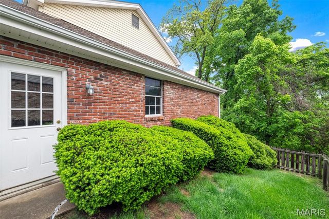 157 Spring Leigh Court, Ballwin, MO 63011