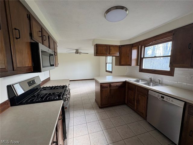 408 Annis Road, South Amherst, OH 44001
