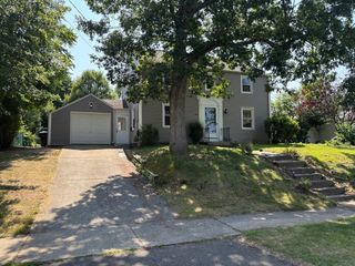 445 Roosevelt Ave, Springfield, MA 01118