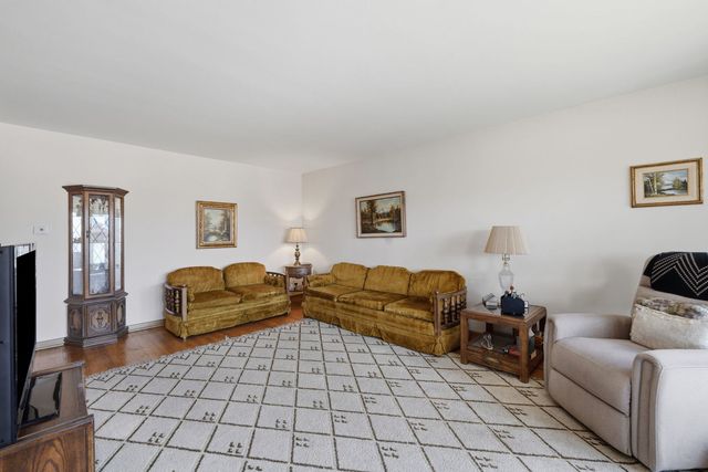 4916 N Ridgewood Avenue, Norridge, IL 60706