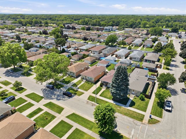 4916 N Ridgewood Avenue, Norridge, IL 60706