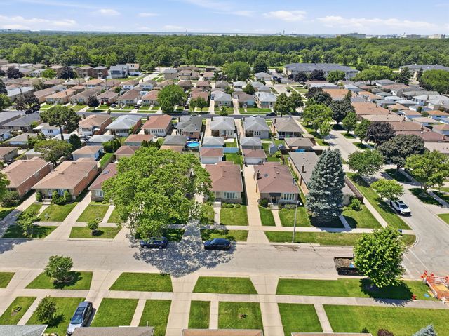 4916 N Ridgewood Avenue, Norridge, IL 60706