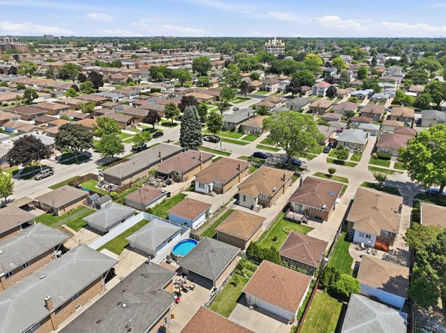 4916 N Ridgewood Avenue, Norridge, IL 60706
