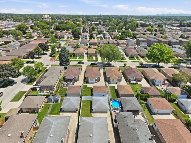 4916 N Ridgewood Avenue, Norridge, IL 60706