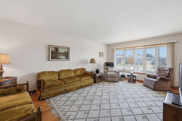 4916 N Ridgewood Avenue, Norridge, IL 60706