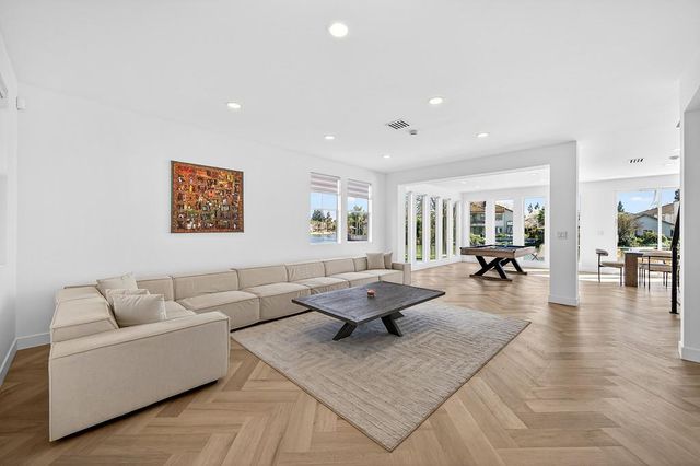 2712 Hinton Cir, Elk Grove, CA 95758