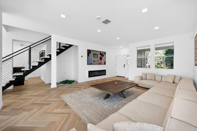 2712 Hinton Cir, Elk Grove, CA 95758